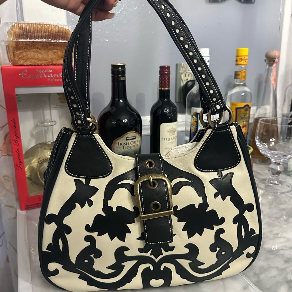 Isabella fiore Elegant Black and White Designer Handbag